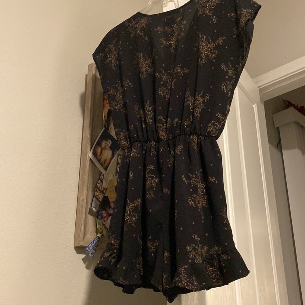 Ruffled romper - Picture 5 of 5